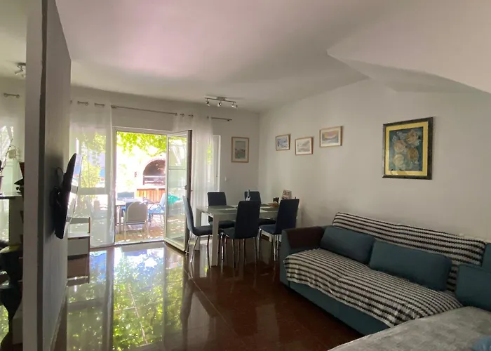 Akebono With Pool & Free Private Parking פולה