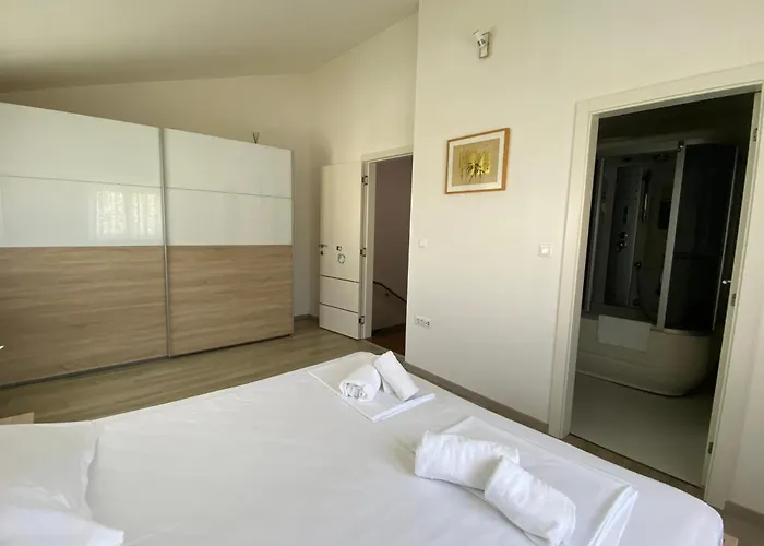 וילה Akebono With Pool & Free Private Parking פולה